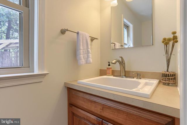 9450 LANCASTER AVE, Bethel, PA 19507