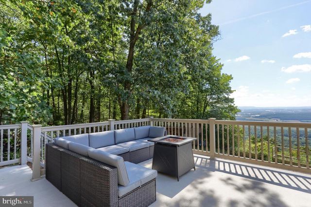 9450 LANCASTER AVE, Bethel, PA 19507