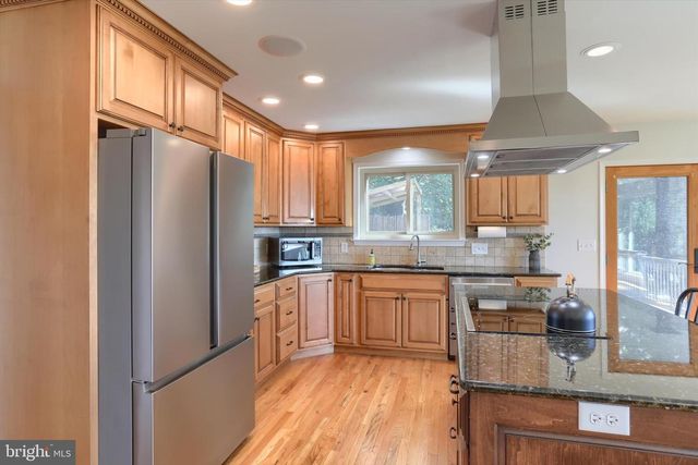9450 LANCASTER AVE, Bethel, PA 19507