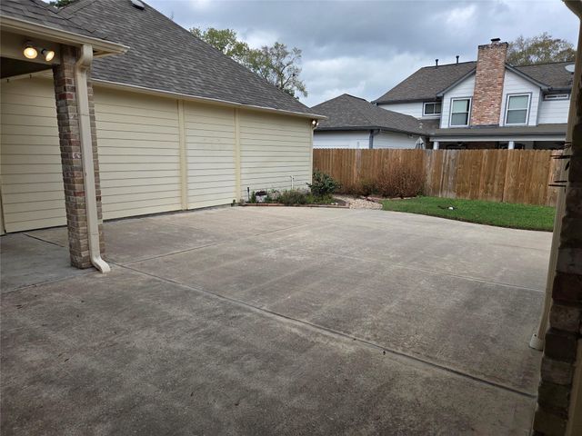 7503 17th Green Drive, Humble, TX 77346