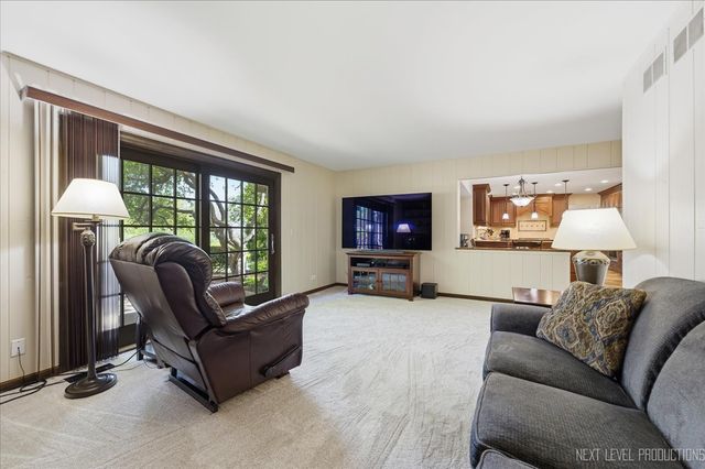 530 Olesen Drive, Naperville, IL 60540