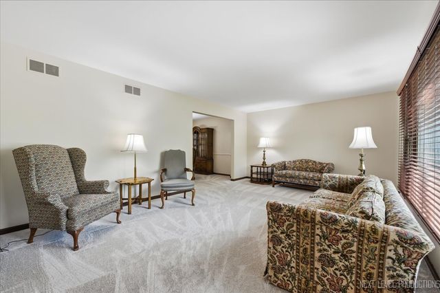 530 Olesen Drive, Naperville, IL 60540