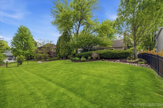 530 Olesen Drive, Naperville, IL 60540