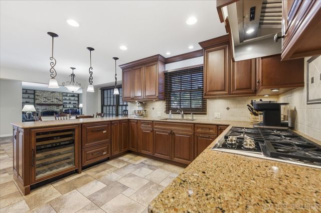 530 Olesen Drive, Naperville, IL 60540
