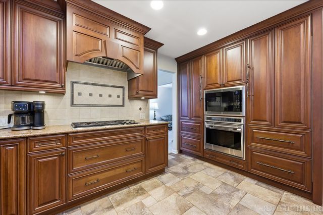530 Olesen Drive, Naperville, IL 60540