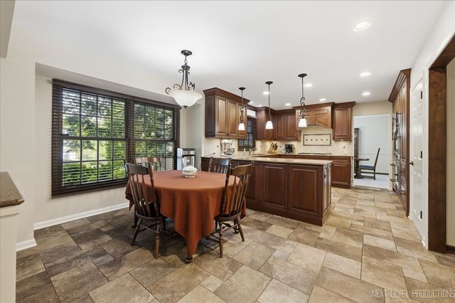 530 Olesen Drive, Naperville, IL 60540