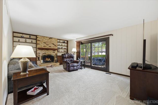 530 Olesen Drive, Naperville, IL 60540