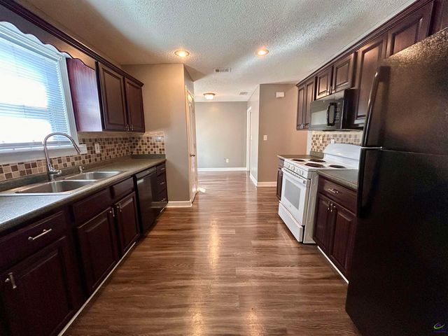 220 Gray Fox Crossing, Bonaire, GA 31005