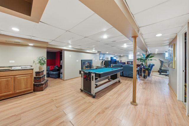 702 E 162nd Place, South Holland, IL 60473