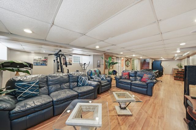 702 E 162nd Place, South Holland, IL 60473