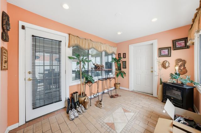 702 E 162nd Place, South Holland, IL 60473