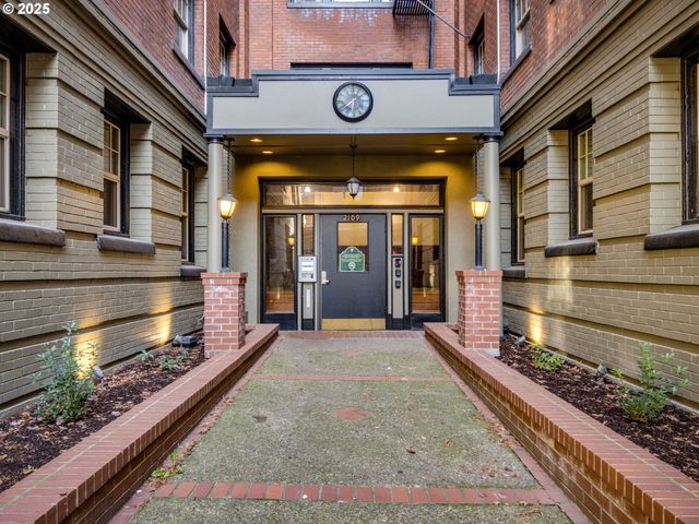 2109 Nw IRVING St Nw 410, Portland, OR 97210