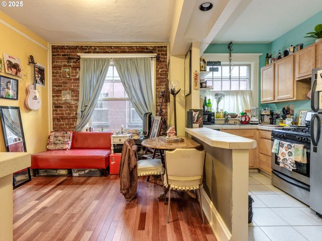 2109 Nw IRVING St Nw 410, Portland, OR 97210