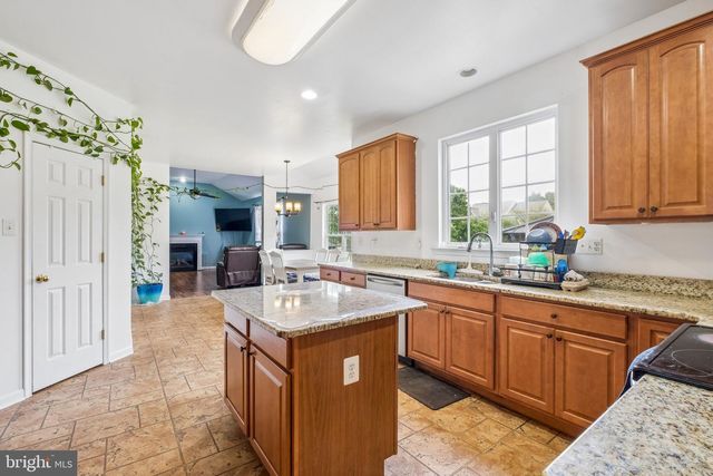 211 TOLLGATE RD, Quakertown, PA 18951