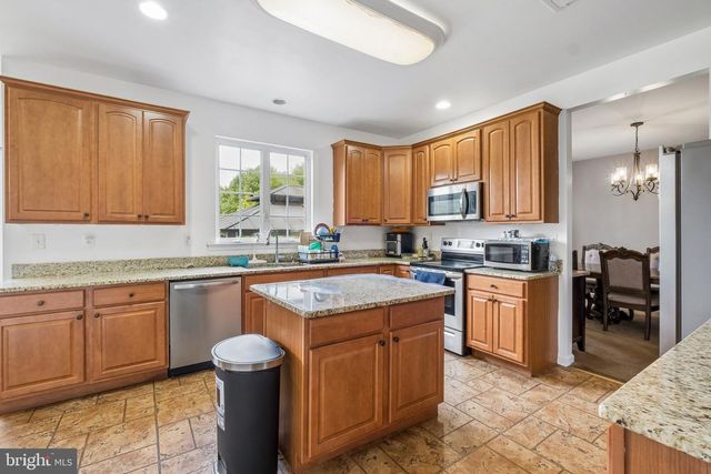 211 TOLLGATE RD, Quakertown, PA 18951