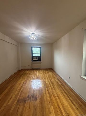 21110 73 Avenue 4G, Bayside, NY 11364