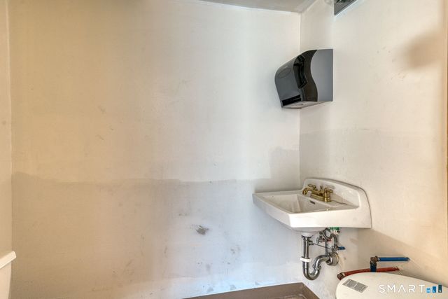 2404 Main Street, Hartford, CT 06120