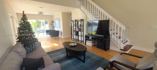 320 SW 99th Ave, Pembroke Pines, FL 33025