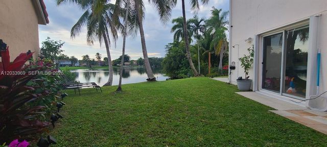 320 SW 99th Ave, Pembroke Pines, FL 33025