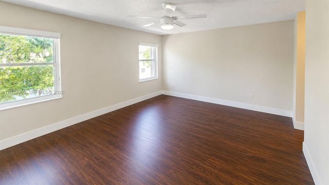 320 SW 99th Ave, Pembroke Pines, FL 33025