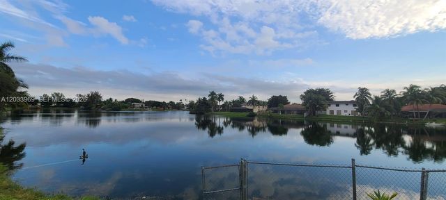 320 SW 99th Ave, Pembroke Pines, FL 33025