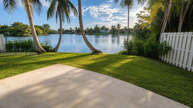 320 SW 99th Ave, Pembroke Pines, FL 33025