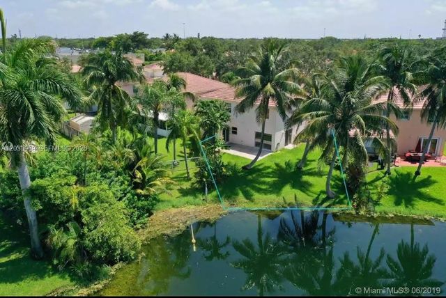 320 SW 99th Ave, Pembroke Pines, FL 33025