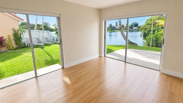 320 SW 99th Ave, Pembroke Pines, FL 33025