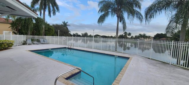 320 SW 99th Ave, Pembroke Pines, FL 33025