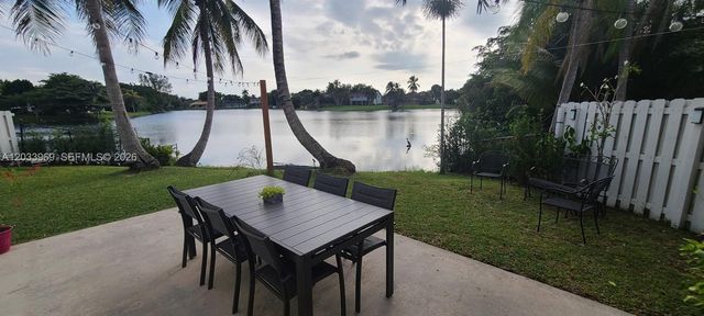 320 SW 99th Ave, Pembroke Pines, FL 33025