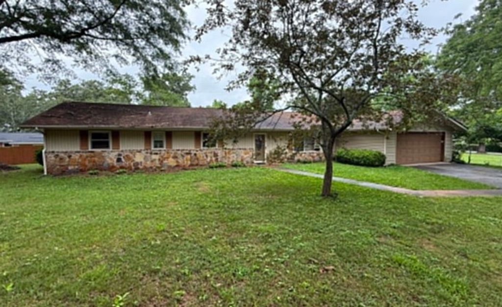 108 Fleming St, Tullahoma, TN 37388