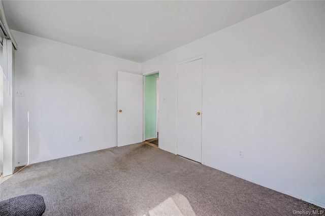 233 E Alhambra Avenue, Lindenhurst, NY 11757