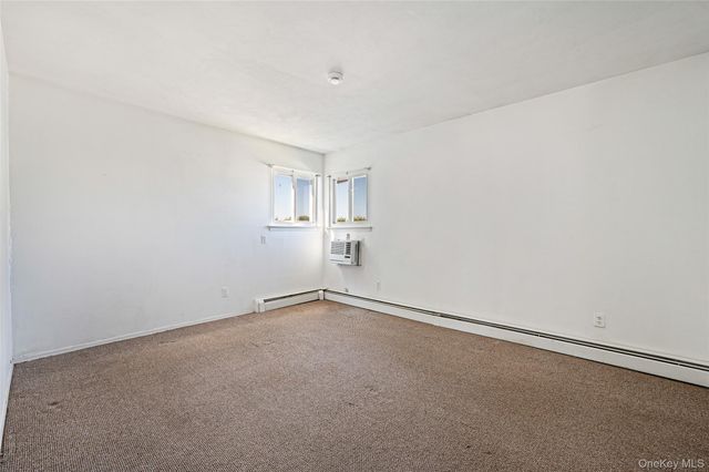 233 E Alhambra Avenue, Lindenhurst, NY 11757
