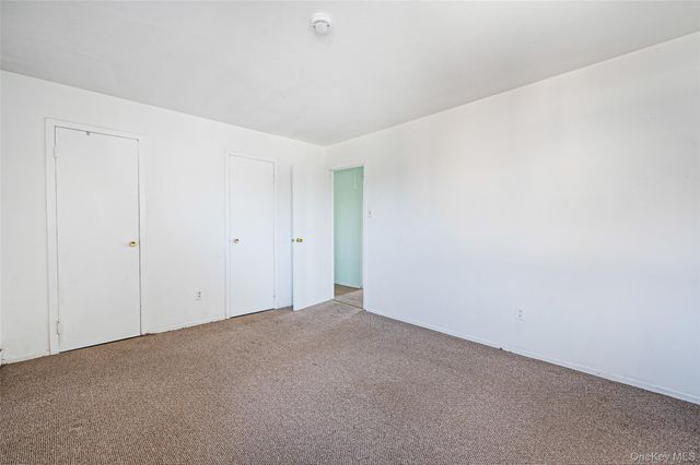 233 E Alhambra Avenue, Lindenhurst, NY 11757