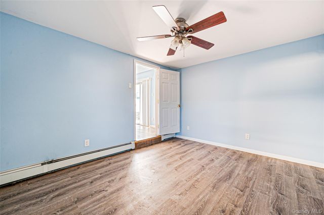 233 E Alhambra Avenue, Lindenhurst, NY 11757