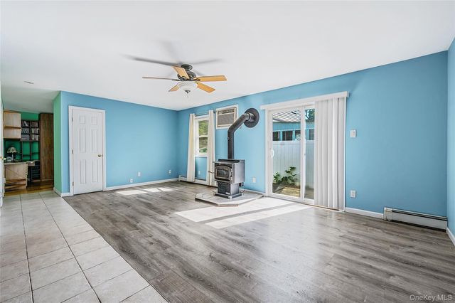 233 E Alhambra Avenue, Lindenhurst, NY 11757