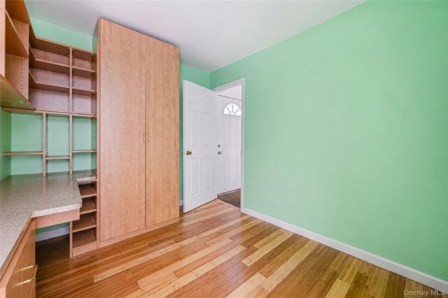 233 E Alhambra Avenue, Lindenhurst, NY 11757