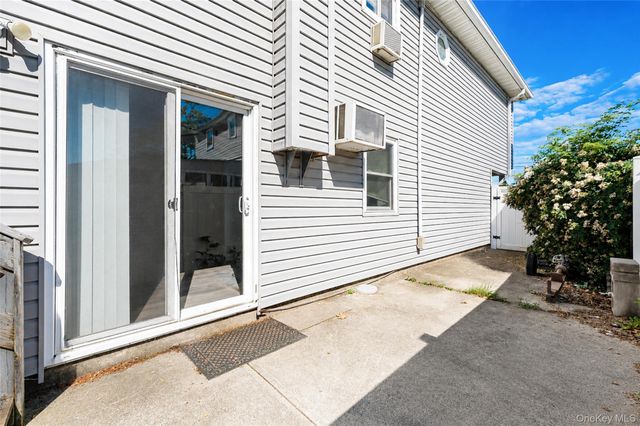 233 E Alhambra Avenue, Lindenhurst, NY 11757