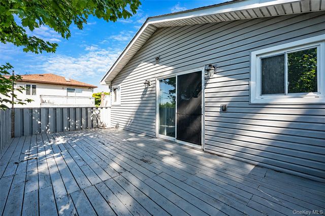 233 E Alhambra Avenue, Lindenhurst, NY 11757