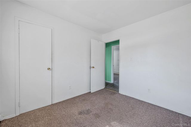 233 E Alhambra Avenue, Lindenhurst, NY 11757