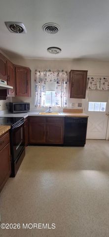 14 B Lenape Drive, Whiting, NJ 08759