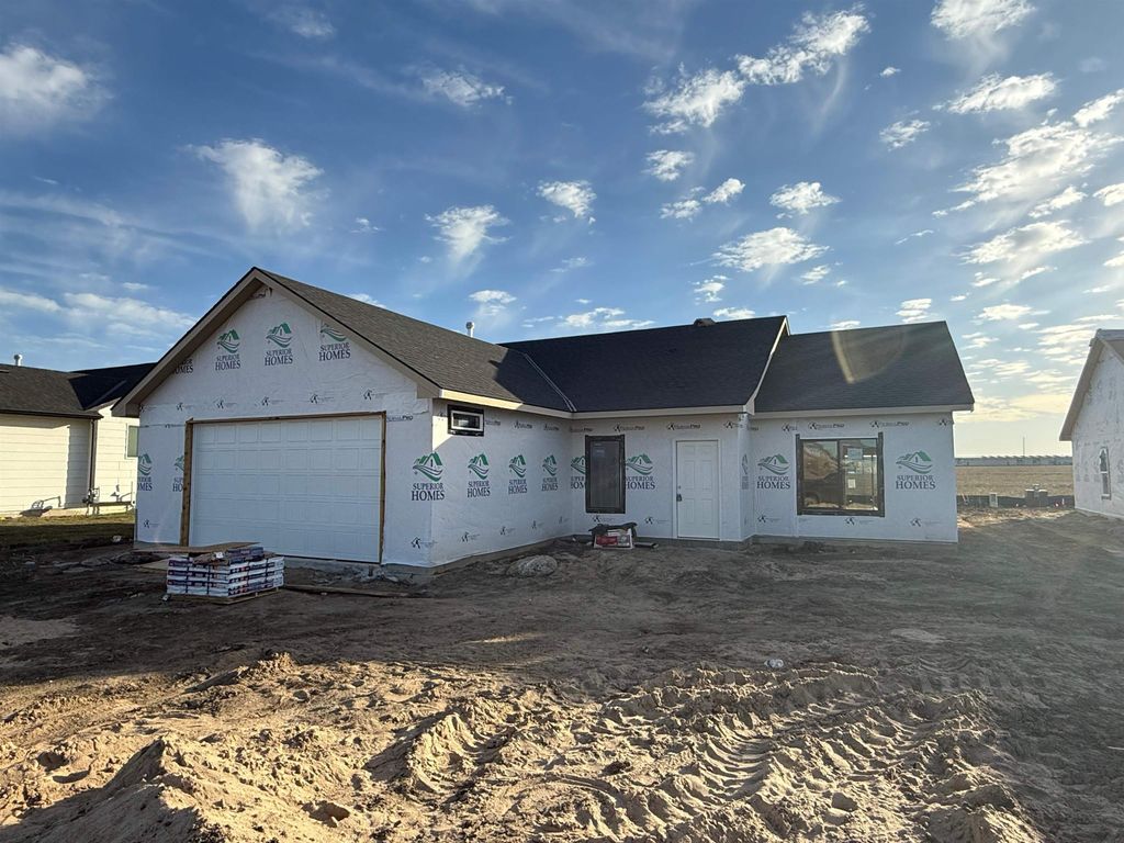 5204 N Toben Dr, Bel Aire, KS 67226
