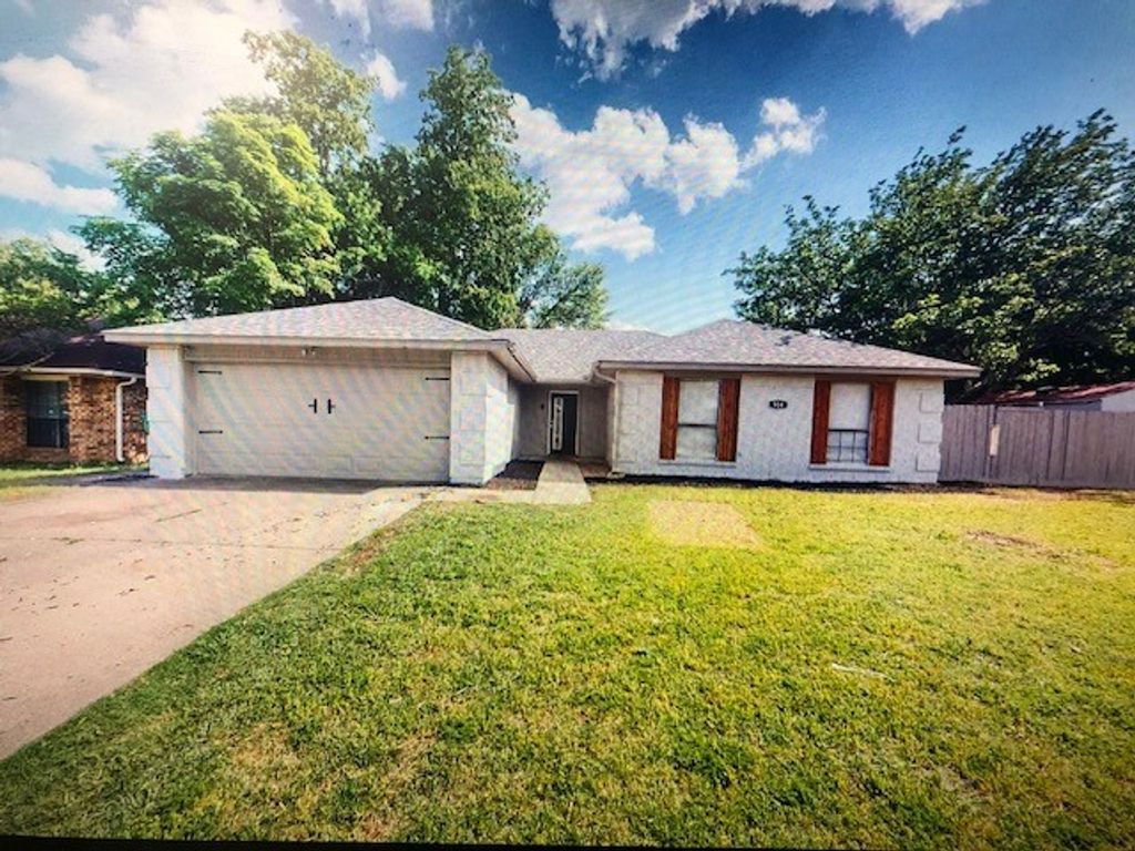 901 Larue Drive, Cedar Hill, TX 75104
