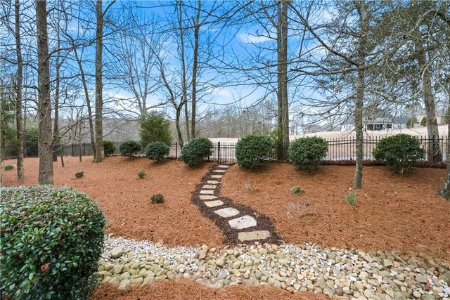 2294 Weeping Oak Drive, Braselton, GA 30517