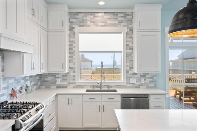 3733 Biscayne Beach Road, Port Bolivar, TX 77650