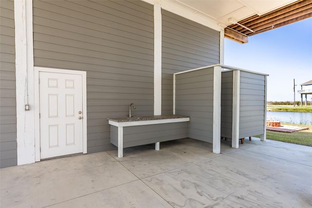 3733 Biscayne Beach Road, Port Bolivar, TX 77650