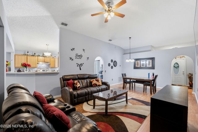 1663 E JAYHAWK Lane E, Jacksonville, FL 32221