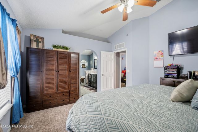 1663 E JAYHAWK Lane E, Jacksonville, FL 32221