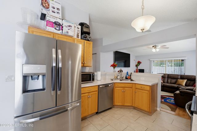 1663 E JAYHAWK Lane E, Jacksonville, FL 32221