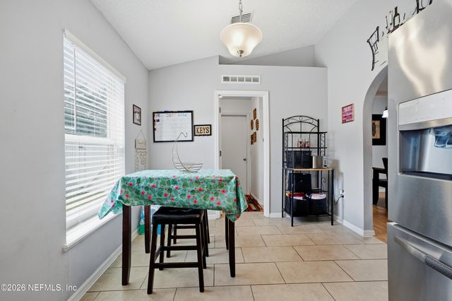 1663 E JAYHAWK Lane E, Jacksonville, FL 32221